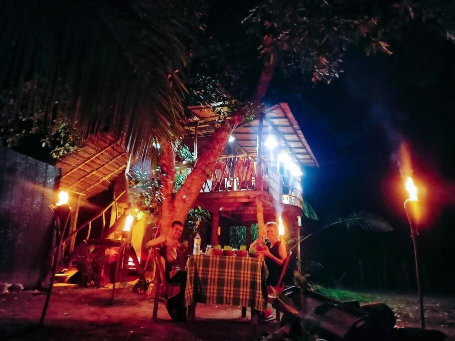 Experience The Comforts Of An Amazing Treehouse Σιγκιρίγια Εξωτερικό φωτογραφία